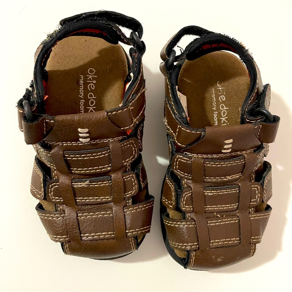 OKIE DOKIE memory foam sandals.
